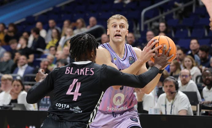 Gerry Blakes, Sam Griesel on the ball duel Match scene Action Sport Basketball Champions League CL Men Season 2025 2026 16 12 2025 ALBA Berlin vs BC Sabah Baku
