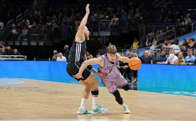 Hassan Gravett, Bennet Hundt on the ball duel Match scene Action Sport Basketball Champions League CL Men Season 2025 2026 16 12 2025 ALBA Berlin vs BC Sabah Baku