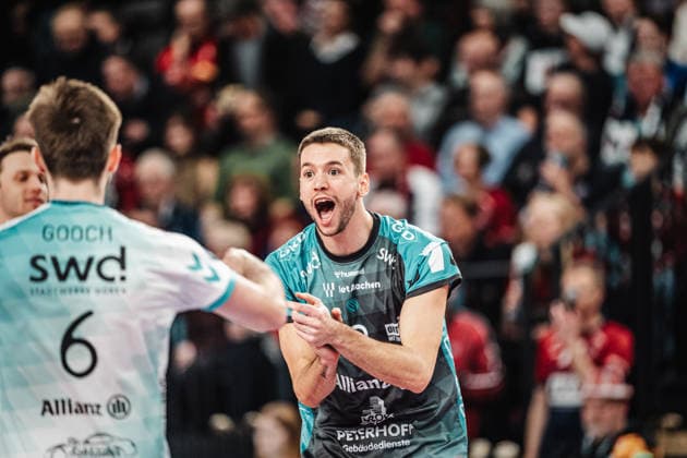 Volleyball Men Season 2025 2026 1 Volleyball Bundesliga Men DVV Pokal Semifinal SVG Lüneburg vs SWD powervolleys Düren 16 12 2025 Joris Berkhout 3, SWD powervolleys Düren cheers Lüneburg LKH Arena Niedersachsen Germany