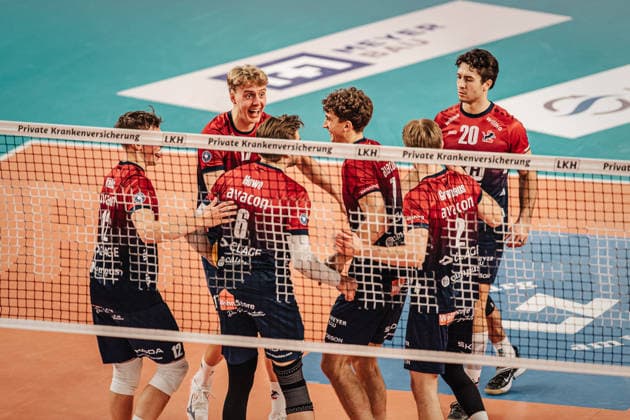 Volleyball Men Season 2025 2026 1 Volleyball Bundesliga Men DVV Cup Semifinal SVG Lüneburg vs SWD powervolleys Düren 16 12 2025 Lüneburg cheers v l Santeri Välimaa 12, SVG Lüneburg , Axel Valentin Enlund 17, SVG Lüneburg , Jackson Clifford Howe 6, SVG Lüneburg , Joscha Kunstmann 7, SVG Lüneburg , Daniel Gruvaeus 2, SVG Lüneburg and Ethan Champlin 20, SVG Lüneburg Lüneburg LKH Arena Niedersachsen Germany