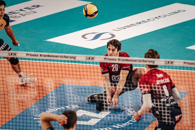 Volleyball Men Season 2025 2026 1 Volleyball Bundesliga Men DVV Pokal Semi-Final SVG Lüneburg vs SWD powervolleys Düren 16 12 2025 Acceptance of Ethan Champlin 20, SVG Lüneburg Lüneburg LKH Arena Niedersachsen Germany