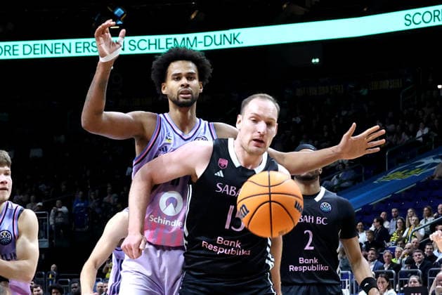 DEU, Basketball Champions League BCL , ALBA vs BC Sabah, 16 12 2025, Uber Arena, Berlin, DEU, Basketball Champions League BCL , ALBA vs BC Sabah, in the picture Norris Agbakoko ALBA Berlin 17 , Klaevs avars Sabah BC Bak 15 nordphotoxGmbHx xEngler nph00076
