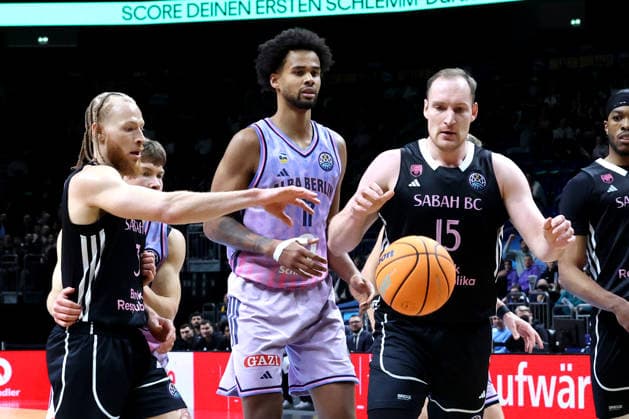DEU, Basketball Champions League BCL , ALBA vs BC Sabah, 16 12 2025, Uber Arena, Berlin, DEU, Basketball Champions League BCL , ALBA vs BC Sabah, in the picture Norris Agbakoko ALBA Berlin 17 , Klaevs avars Sabah BC Bak 15 , Hassani Gravett Sabah BC Bak 3 nordphotoxGmbHx xEngler nph00076