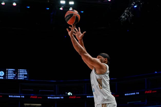 Dubai Basketball v Maccabi Tel Aviv - EuroLegaue DUBAI, UAE - DECEMBER 16: Justin Anderson (10) of Dubai Basketball in action during EuroLegaue basketball match between Dubai Basketball and Maccabi Tel Aviv at Coca-Cola Arena in Dubai, United Arab Emirates on December 16, 2025. Waleed Zein Anadolu Dubai United Arab Emirates. Editorial use only. Please get in touch for any other usage.  Copyright: x2025xAnadoluxWaleedxZeinx