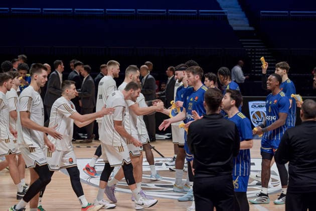 Dubai Basketball v Maccabi Tel Aviv - EuroLegaue DUBAI, UAE - DECEMBER 16: Players greet one another ahead of EuroLegaue basketball match between Dubai Basketball and Maccabi Tel Aviv at Coca-Cola Arena in Dubai, United Arab Emirates on December 16, 2025. Waleed Zein Anadolu Dubai United Arab Emirates. Editorial use only. Please get in touch for any other usage.  Copyright: x2025xAnadoluxWaleedxZeinx