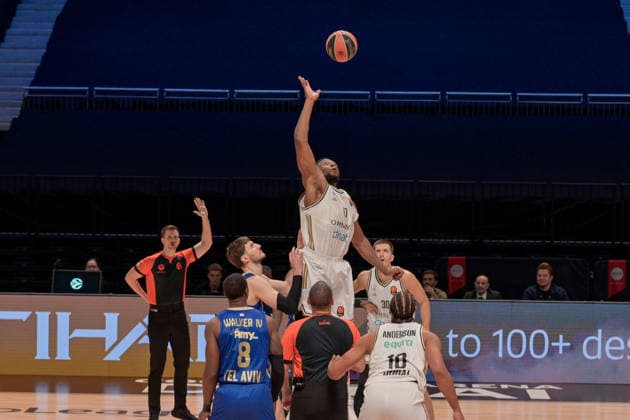 Dubai Basketball v Maccabi Tel Aviv - EuroLegaue DUBAI, UAE - DECEMBER 16: Mfiondu Kabengele (17) of Dubai Basketball in action during EuroLegaue basketball match between Dubai Basketball and Maccabi Tel Aviv at Coca-Cola Arena in Dubai, United Arab Emirates on December 16, 2025. Waleed Zein Anadolu Dubai United Arab Emirates. Editorial use only. Please get in touch for any other usage.  Copyright: x2025xAnadoluxWaleedxZeinx