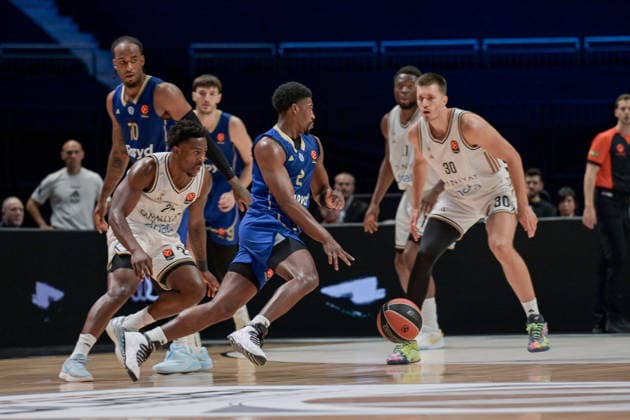 Dubai Basketball v Maccabi Tel Aviv - EuroLegaue DUBAI, UAE - DECEMBER 16: Tre Clark (C) of Maccabi Tel Aviv in action during EuroLegaue basketball match between Dubai Basketball and Maccabi Tel Aviv at Coca-Cola Arena in Dubai, United Arab Emirates on December 16, 2025. Waleed Zein Anadolu Dubai United Arab Emirates. Editorial use only. Please get in touch for any other usage.  Copyright: x2025xAnadoluxWaleedxZeinx