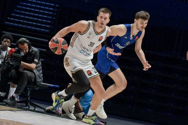 Dubai Basketball v Maccabi Tel Aviv - EuroLegaue DUBAI, UAE - DECEMBER 16: Filip Petrusev (30) of Dubai Basketball in action against Roman Sorkin (9) of Maccabi Tel Aviv during EuroLegaue basketball match between Dubai Basketball and Maccabi Tel Aviv at Coca-Cola Arena in Dubai, United Arab Emirates on December 16, 2025. Waleed Zein Anadolu Dubai United Arab Emirates. Editorial use only. Please get in touch for any other usage.  Copyright: x2025xAnadoluxWaleedxZeinx