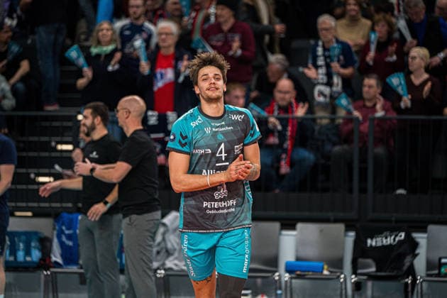 Volleyball I Men I Season 2025 2026 I DVV Cup I Semi-final I SVG Lüneburg SWD powervolleys Düren I 16 12 2025 Single photo, cropped photo, single image, cut out, isolated motif, sports photo, close-up, cropped, cropped shot, shot, single Gregor Pernus 4, SWD Powervolleys Düren during warm-up Copyright: xLobeca Bjorn-OlexKehmx