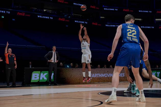 Dubai Basketball v Maccabi Tel Aviv - EuroLegaue DUBAI, UAE - DECEMBER 16: Justin Anderson of Dubai Basketball in action during EuroLegaue basketball match between Dubai Basketball and Maccabi Tel Aviv at Coca-Cola Arena in Dubai, United Arab Emirates on December 16, 2025. Waleed Zein Anadolu Dubai United Arab Emirates. Editorial use only. Please get in touch for any other usage.  Copyright: x2025xAnadoluxWaleedxZeinx