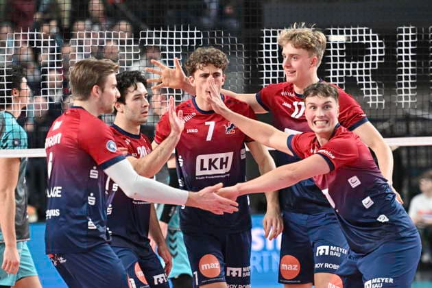 GER 1 VBL, DVV Pokal, SVG Lueneburg vs SWD powervolleys Dueren 16 12 2025, LKH Arena, Lueneburg, GER 1 VBL, DVV Pokal, SVG Lueneburg vs SWD powervolleys Dueren in the picture the Lueneburg team cheers nordphotoxGmbH xWitke nph00002