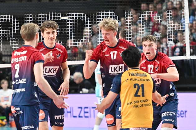 GER 1 VBL, DVV Pokal, SVG Lueneburg vs SWD powervolleys Dueren 16 12 2025, LKH Arena, Lueneburg, GER 1 VBL, DVV Pokal, SVG Lueneburg vs SWD powervolleys Dueren in the picture the Lueneburg team cheers nordphotoxGmbH xWitke nph00002