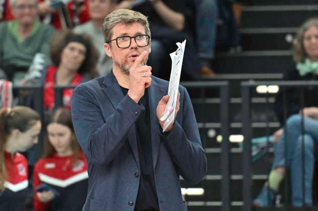 GER 1 VBL, DVV Pokal, SVG Lueneburg vs SWD powervolleys Dueren 16 12 2025, LKH Arena, Lueneburg, GER 1 VBL, DVV Pokal, SVG Lueneburg vs SWD powervolleys Dueren in the picture coach Stefan Huebner Hübner Lueneburg nordphotoxGmbH xWitke nph00002