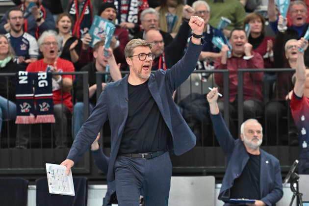 GER 1 VBL, DVV Pokal, SVG Lueneburg vs SWD powervolleys Dueren 16 12 2025, LKH Arena, Lueneburg, GER 1 VBL, DVV Pokal, SVG Lueneburg vs SWD powervolleys Dueren in the picture coach Stefan Huebner Hübner Lueneburg cheers nordphotoxGmbH xWitke nph00002