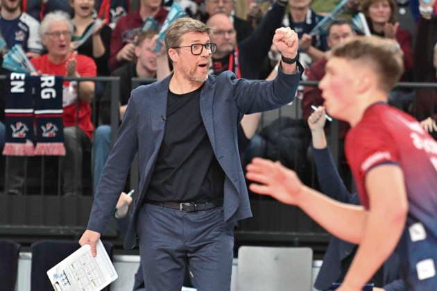 GER 1 VBL, DVV Pokal, SVG Lueneburg vs SWD powervolleys Dueren 16 12 2025, LKH Arena, Lueneburg, GER 1 VBL, DVV Pokal, SVG Lueneburg vs SWD powervolleys Dueren in the picture coach Stefan Huebner Hübner Lueneburg cheers nordphotoxGmbH xWitke nph00002