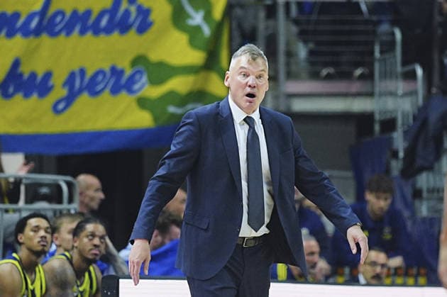 Fenerbahce Beko v Panathinaikos - EuroLeague ISTANBUL, TURKIYE - DECEMBER 16: Head Coach of Fenerbahce Beko Sarunas Jasikevicius follows the EuroLeague week 16 match between Fenerbahce Beko and Panathinaikos at Ulker Sports and Event Hall in Istanbul, Turkiye on December 16, 2025. Adem Kutucu Anadolu Istanbul Turkey. Editorial use only. Please get in touch for any other usage.  Copyright: x2025xAnadoluxAdemxKutucux