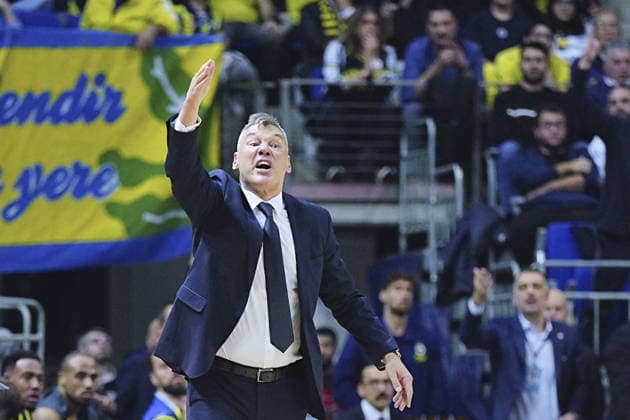 Fenerbahce Beko v Panathinaikos - EuroLeague ISTANBUL, TURKIYE - DECEMBER 16: Head Coach of Fenerbahce Beko Sarunas Jasikevicius reacts during the EuroLeague week 16 match between Fenerbahce Beko and Panathinaikos at Ulker Sports and Event Hall in Istanbul, Turkiye, on December 16, 2025. Adem Kutucu Anadolu Istanbul Turkey. Editorial use only. Please get in touch for any other usage.  Copyright: x2025xAnadoluxAdemxKutucux