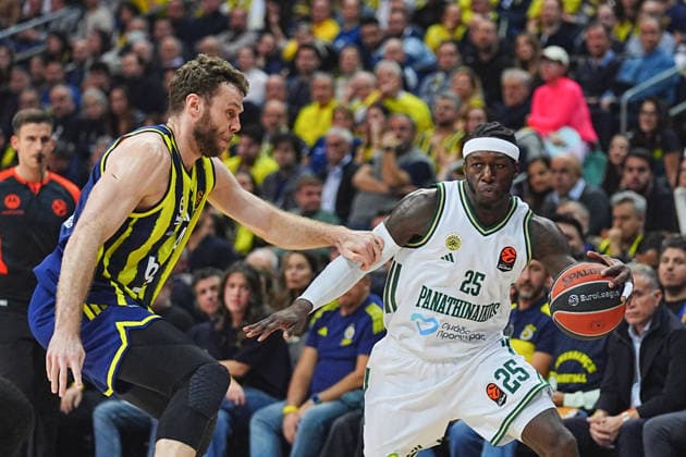 Fenerbahce Beko v Panathinaikos - EuroLeague ISTANBUL, TURKIYE - DECEMBER 16: Nicolo Melli (L) of Fenerbahce Beko in action against Kendrick Nunn (25) Panathinaikos during the EuroLeague week 16 match between Fenerbahce Beko and Panathinaikos at Ulker Sports and Event Hall in Istanbul, Turkiye on December 16, 2025. Adem Kutucu Anadolu Istanbul Turkey. Editorial use only. Please get in touch for any other usage.  Copyright: x2025xAnadoluxAdemxKutucux