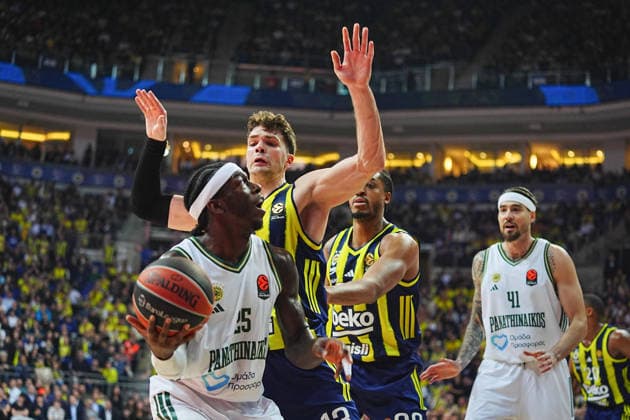 Fenerbahce Beko v Panathinaikos - EuroLeague ISTANBUL, TURKIYE - DECEMBER 16: Tarik Biberovic of Fenerbahce Beko in action against Kendrick Nunn (25) Panathinaikos during the EuroLeague week 16 match between Fenerbahce Beko and Panathinaikos at Ulker Sports and Event Hall in Istanbul, Turkiye on December 16, 2025. Adem Kutucu Anadolu Istanbul Turkey. Editorial use only. Please get in touch for any other usage.  Copyright: x2025xAnadoluxAdemxKutucux