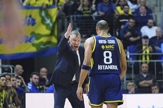 Fenerbahce Beko v Panathinaikos - EuroLeague ISTANBUL, TURKIYE - DECEMBER 16: Head Coach of Fenerbahce Beko Sarunas Jasikevicius reacts during the EuroLeague week 16 match between Fenerbahce Beko and Panathinaikos at Ulker Sports and Event Hall in Istanbul, Turkiye, on December 16, 2025. Adem Kutucu Anadolu Istanbul Turkey. Editorial use only. Please get in touch for any other usage.  Copyright: x2025xAnadoluxAdemxKutucux