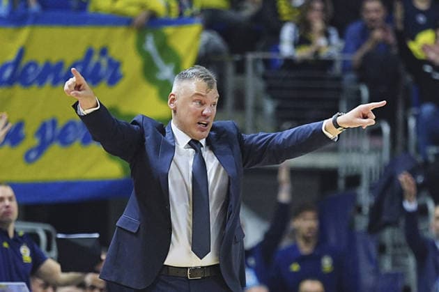 Fenerbahce Beko v Panathinaikos - EuroLeague ISTANBUL, TURKIYE - DECEMBER 16: Head Coach of Fenerbahce Beko Sarunas Jasikevicius reacts during the EuroLeague week 16 match between Fenerbahce Beko and Panathinaikos at Ulker Sports and Event Hall in Istanbul, Turkiye, on December 16, 2025. Adem Kutucu Anadolu Istanbul Turkey. Editorial use only. Please get in touch for any other usage.  Copyright: x2025xAnadoluxAdemxKutucux
