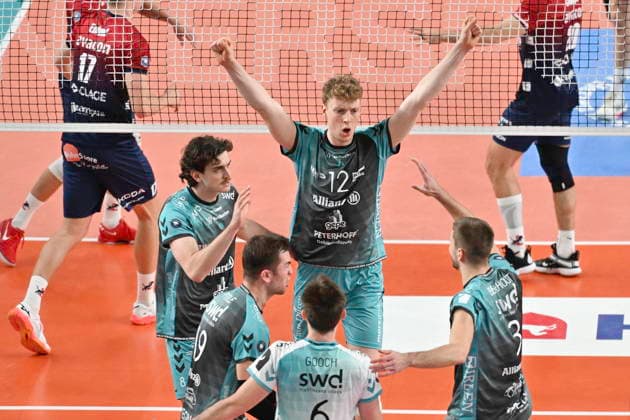 GER 1 VBL, DVV Pokal, SVG Lueneburg vs SWD powervolleys Dueren 16 12 2025, LKH Arena, Lueneburg, GER 1 VBL, DVV Pokal, SVG Lueneburg vs SWD powervolleys Dueren in the picture the Dueren team cheers nordphotoxGmbH xWitke nph00002