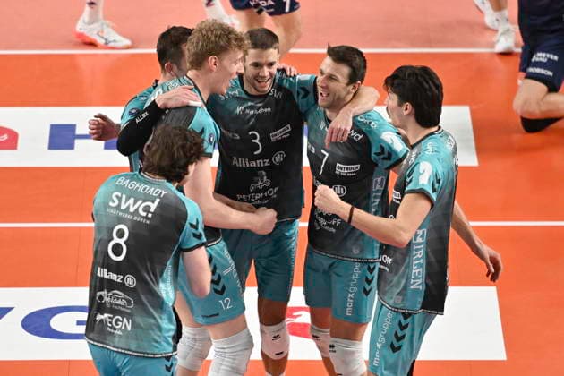 GER 1 VBL, DVV Pokal, SVG Lueneburg vs SWD powervolleys Dueren 16 12 2025, LKH Arena, Lueneburg, GER 1 VBL, DVV Pokal, SVG Lueneburg vs SWD powervolleys Dueren in the picture the Dueren team cheers nordphotoxGmbH xWitke nph00002