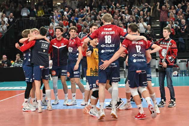 GER 1 VBL, DVV Pokal, SVG Lueneburg vs SWD powervolleys Dueren 16 12 2025, LKH Arena, Lueneburg, GER 1 VBL, DVV Pokal, SVG Lueneburg vs SWD powervolleys Dueren in the picture the Lueneburg team celebrates reaching the final nordphotoxGmbH xWitke nph00002