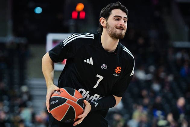 BASKET : Paris Basket vs FC Barcelona, Barca - Euroleague - 16 12 2025 SEBASTIAN HERRERA ( 7 - Paris Basket ) warms up prior to the Euroleague match between Paris Basketball and FC Barcelona at Adidas Arena on December 16, 2025 in Paris, France. ( Photo by Federico Pestellini PSNewz ) - ParisFrance  Copyright: xFedericoxPestellinix