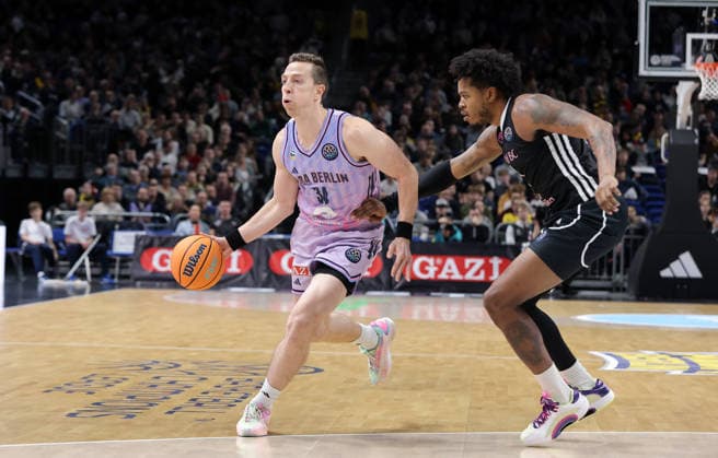 Justin Bean on the ball, Justin Tillman duel Game scene Action Sport Basketball Champions League CL Men Season 2025 2026 16 12 2025 ALBA Berlin vs BC Sabah Baku