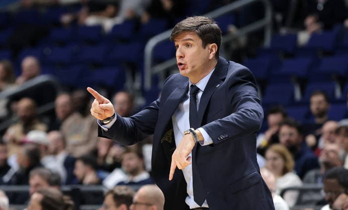 Coach Pedro Calles gives instructions Upper body action Sport Basketball Champions League CL Men Season 2025 2026 16 12 2025 ALBA Berlin vs BC Sabah Baku