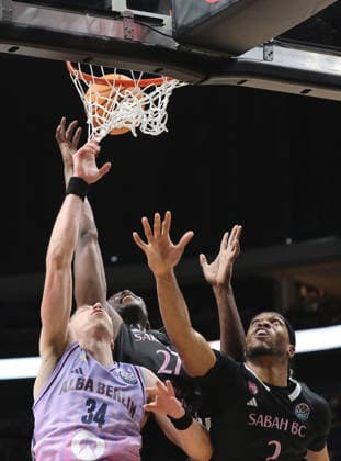 Justin Bean, Jean Marc Pansa, Keith Jordan duel Match scene Action Sport Basketball Champions League CL Men Season 2025 2026 16 12 2025 ALBA Berlin vs BC Sabah Baku