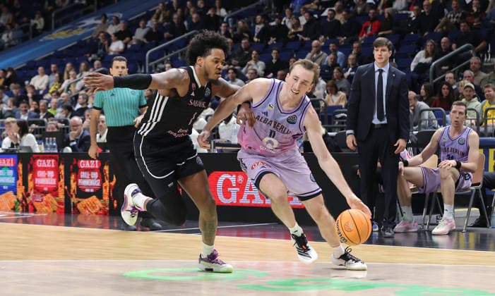 Justin Tillman, Moses Wood on the ball duel Match scene Action Sport Basketball Champions League CL Men Season 2025 2026 16 12 2025 ALBA Berlin vs BC Sabah Baku