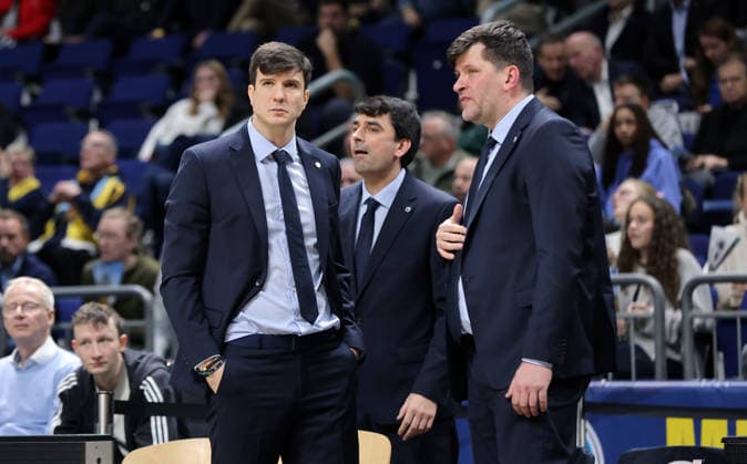 Coach Pedro Calles, Co-Coach Vladimir Bogojevic, Co-Coach Sebastian Trzcionka dissatisfied Sports Basketball Champions League CL Men Season 2025 2026 16 12 2025 ALBA Berlin vs BC Sabah Baku