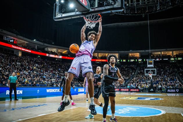 Basketball Berlin 16 12 2025 Season 2025 2026 Basketball Champions League BCL Alba Berlin Sabah BC Baku Norris Agbakoko Alba Berlin, No 17 Justin Tillman Sabah, No 01