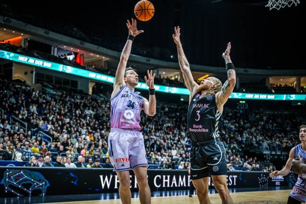 Basketball Berlin 16 12 2025 Season 2025 2026 Basketball Champions League BCL Alba Berlin Sabah BC Baku Justin Bean Alba Berlin, No 34 Hassani Gravett Sabah, No 03