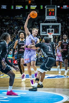 Basketball Berlin 16 12 2025 Season 2025 2026 Basketball Champions League BCL Alba Berlin Sabah BC Baku Sam Griesel Alba Berlin, No 05 Keith Jordan Sabah, No 02