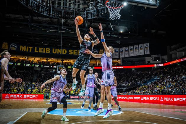 Basketball Berlin 16 12 2025 Season 2025 2026 Basketball Champions League BCL Alba Berlin Sabah BC Baku Hassani Gravett Sabah, No 03 Sam Griesel Alba Berlin, No 05