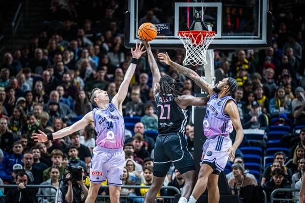 Basketball Berlin 16 12 2025 Season 2025 2026 Basketball Champions League BCL Alba Berlin Sabah BC Baku Jean Marc Pansa Sabah, No 27 Justin Bean Alba Berlin, No 34 J wan Roberts Alba Berlin, No 13