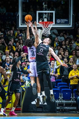 Basketball Berlin 16 12 2025 Season 2025 2026 Basketball Champions League BCL Alba Berlin Sabah BC Baku Norris Agbakoko Alba Berlin, No 17 Klavs Cavars Sabah, No 15