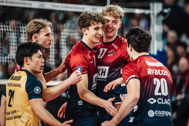 Volleyball Men Season 2025 2026 1 Volleyball Bundesliga Men DVV Cup Semi-Final SVG Lüneburg vs SWD powervolleys Düren 16 12 2025 Cheering SVG Lüneburg v l Sho Takahashi 21, SVG Lüneburg , Daniel Gruvaeus 2, SVG Lüneburg , Joscha Kunstmann 7, SVG Lüneburg , Axel Valentin Enlund 17, SVG Lüneburg and Ethan Champlin 20, SVG Lüneburg Lüneburg LKH Arena Niedersachsen Germany