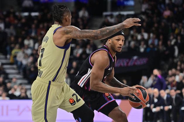 BASKET : Paris Basket vs FC Barcelona, Barca - Euroleague - 16 12 2025 LAMAR STEVENS ( 9 - Paris Basket ) and WILL CLYBURN ( 21 - Barcelona ) during the Euroleague match between Paris Basketball and FC Barcelona at Adidas Arena on December 16, 2025 in Paris, France. ( Photo by Federico Pestellini PSNewz ) - ParisFrance  Copyright: xFedericoxPestellinix