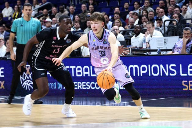 DEU, Basketball Champions League BCL , ALBA vs BC Sabah, 16 12 2025, Uber Arena, Berlin, DEU, Basketball Champions League BCL , ALBA vs BC Sabah, pictured Bennet Hundt ALBA Berlin 33 , James Eads Sabah BC Bak 13 nordphotoxGmbHx xEngler nph00076