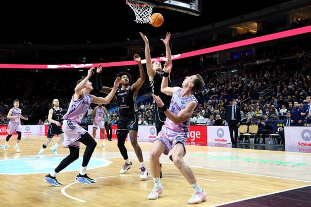 DEU, Basketball Champions League BCL , ALBA vs BC Sabah, 16 12 2025, Uber Arena, Berlin, DEU, Basketball Champions League BCL , ALBA vs BC Sabah, pictured Alex OÕConnell ALBA Berlin 3 , Justin Bean ALBA Berlin 34 , Justin Tillman Sabah BC Bak 1 , Klaevs avars Sabah BC Bak 15 nordphotoxGmbHx xEngler nph00076