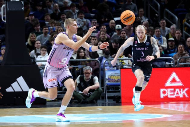 DEU, Basketball Champions League BCL , ALBA vs BC Sabah, 16 12 2025, Uber Arena, Berlin, DEU, Basketball Champions League BCL , ALBA vs BC Sabah, pictured Sam Griesel ALBA Berlin 5 , Hassani Gravett Sabah BC Bak 3 nordphotoxGmbHx xEngler nph00076