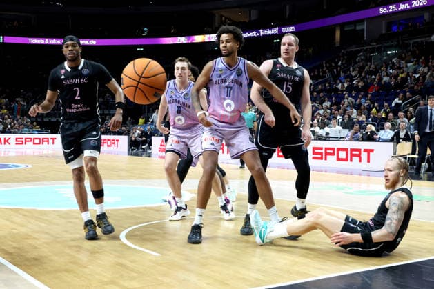 DEU, Basketball Champions League BCL , ALBA vs BC Sabah, 16 12 2025, Uber Arena, Berlin, DEU, Basketball Champions League BCL , ALBA vs BC Sabah, pictured Norris Agbakoko ALBA Berlin 17 , Moses Wood ALBA Berlin 11 , Keith Jordan Sabah BC Bak 2 , Klaevs avars Sabah BC Bak 15 , Hassani Gravett Sabah BC Bak 3 nordphotoxGmbHx xEngler nph00076