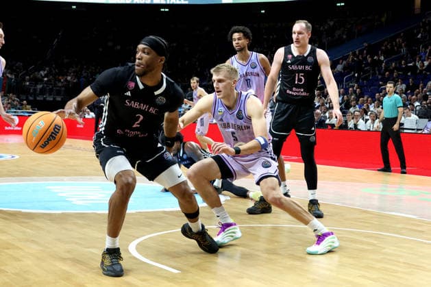 DEU, Basketball Champions League BCL , ALBA vs BC Sabah, 16 12 2025, Uber Arena, Berlin, DEU, Basketball Champions League BCL , ALBA vs BC Sabah, pictured Sam Griesel ALBA Berlin 5 , Keith Jordan Sabah BC Bak 2 nordphotoxGmbHx xEngler nph00076
