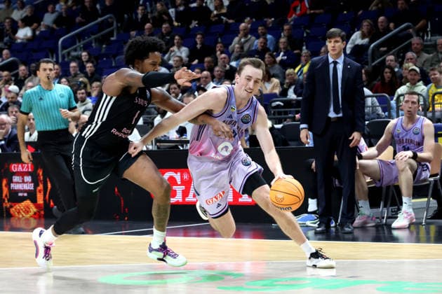 DEU, Basketball Champions League BCL , ALBA vs BC Sabah, 16 12 2025, Uber Arena, Berlin, DEU, Basketball Champions League BCL , ALBA vs BC Sabah, pictured Moses Wood ALBA Berlin 11 , CHIEF COACH Pedro Calles ALBA Berlin , Justin Tillman Sabah BC Bak 1 nordphotoxGmbHx xEngler nph00076