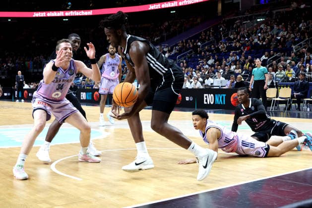 DEU, Basketball Champions League BCL , ALBA vs BC Sabah, 16 12 2025, Uber Arena, Berlin, DEU, Basketball Champions League BCL , ALBA vs BC Sabah, pictured Justin Bean ALBA Berlin 34 , Jack Kayil ALBA Berlin 7 , Gerry Blakes Sabah BC Bak 4 , Jean Marc Pansa Sabah BC Bak 27 nordphotoxGmbHx xEngler nph00076