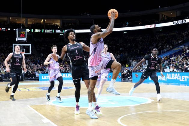 DEU, Basketball Champions League BCL , ALBA vs BC Sabah, 16 12 2025, Uber Arena, Berlin, DEU, Basketball Champions League BCL , ALBA vs BC Sabah, pictured J Wan Roberts ALBA Berlin 13 , Justin Tillman Sabah BC Bak 1 nordphotoxGmbHx xEngler nph00076